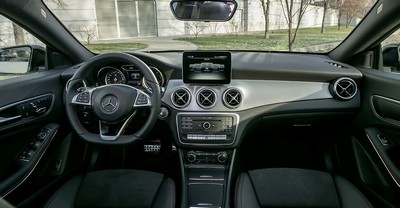 Передний ряд Mercedes-Benz CLA